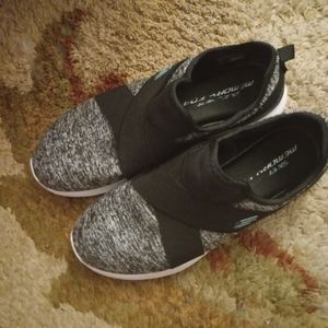 Slip on shoes skechers size 9